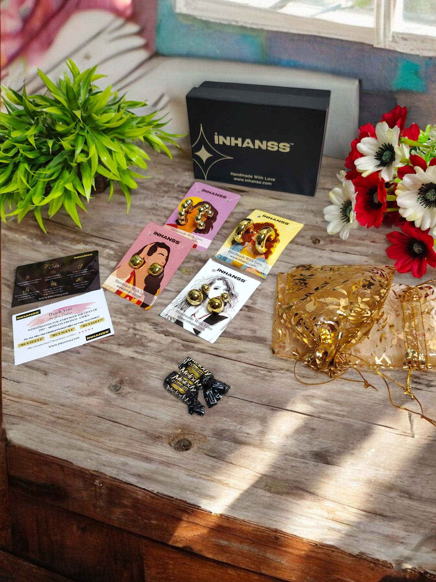 Gold-Toned Earring Hamper by INHANSS