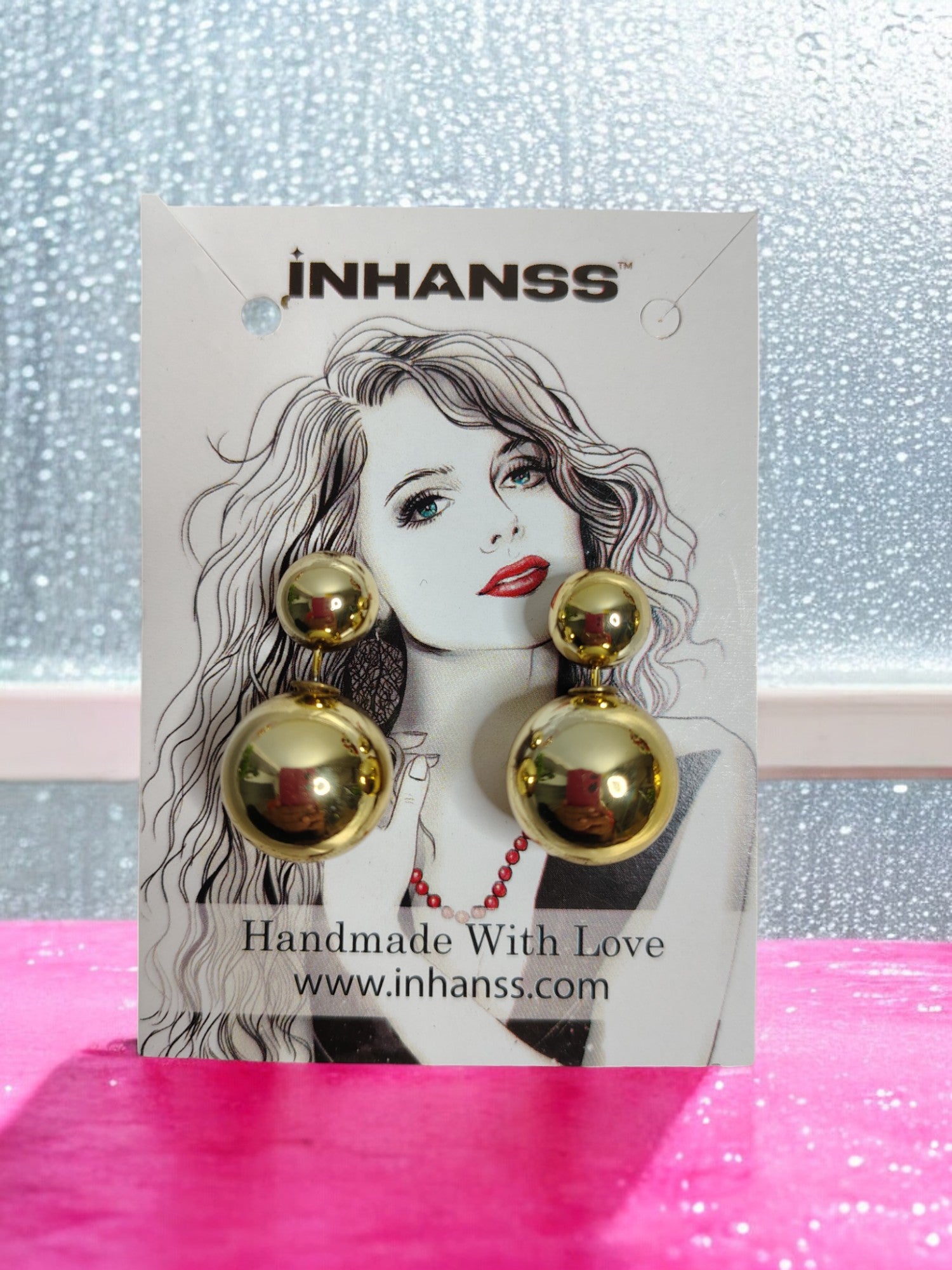 Gold-Toned Earring Hamper by INHANSS