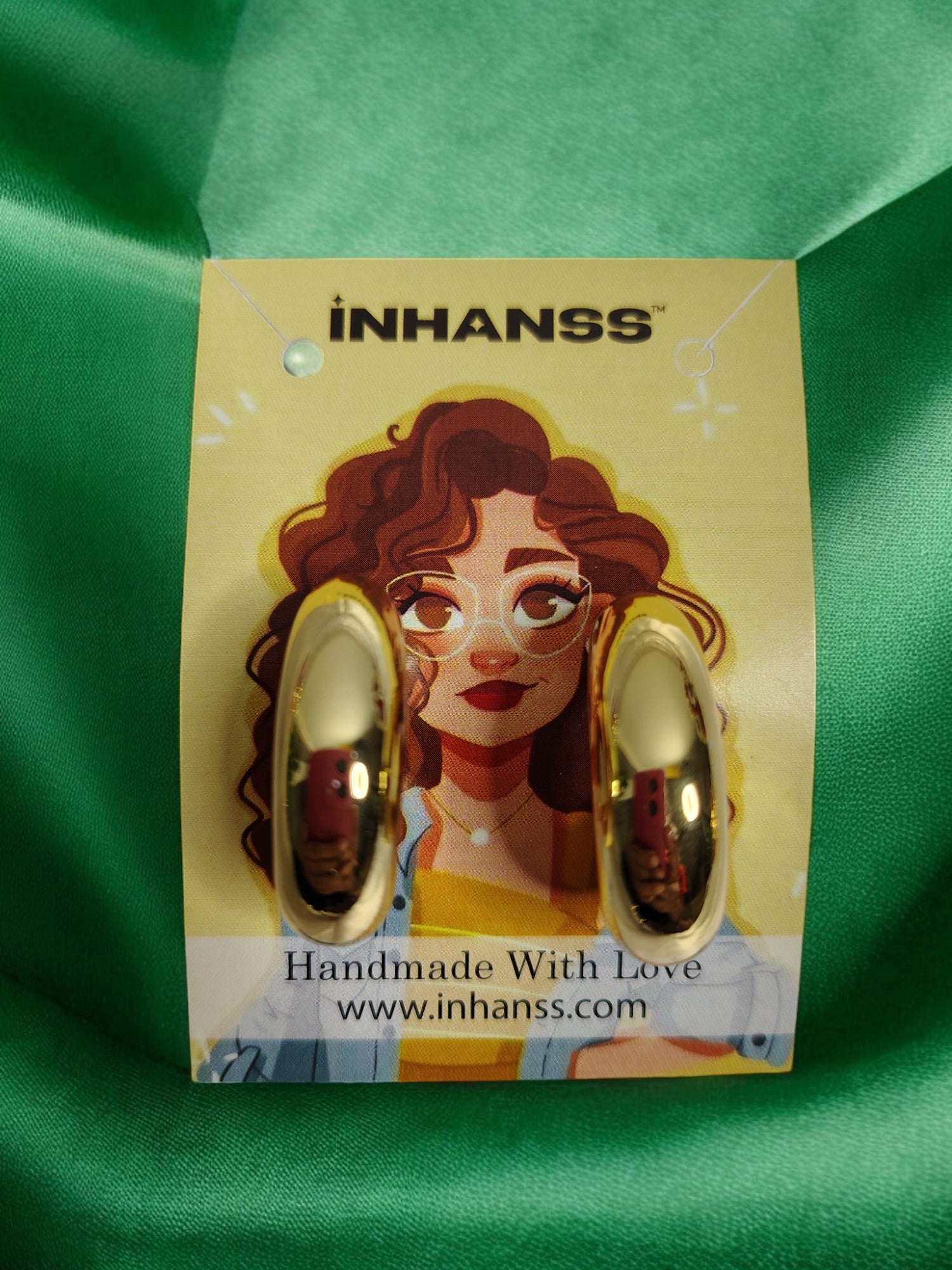 Gold-Toned Earring Hamper by INHANSS