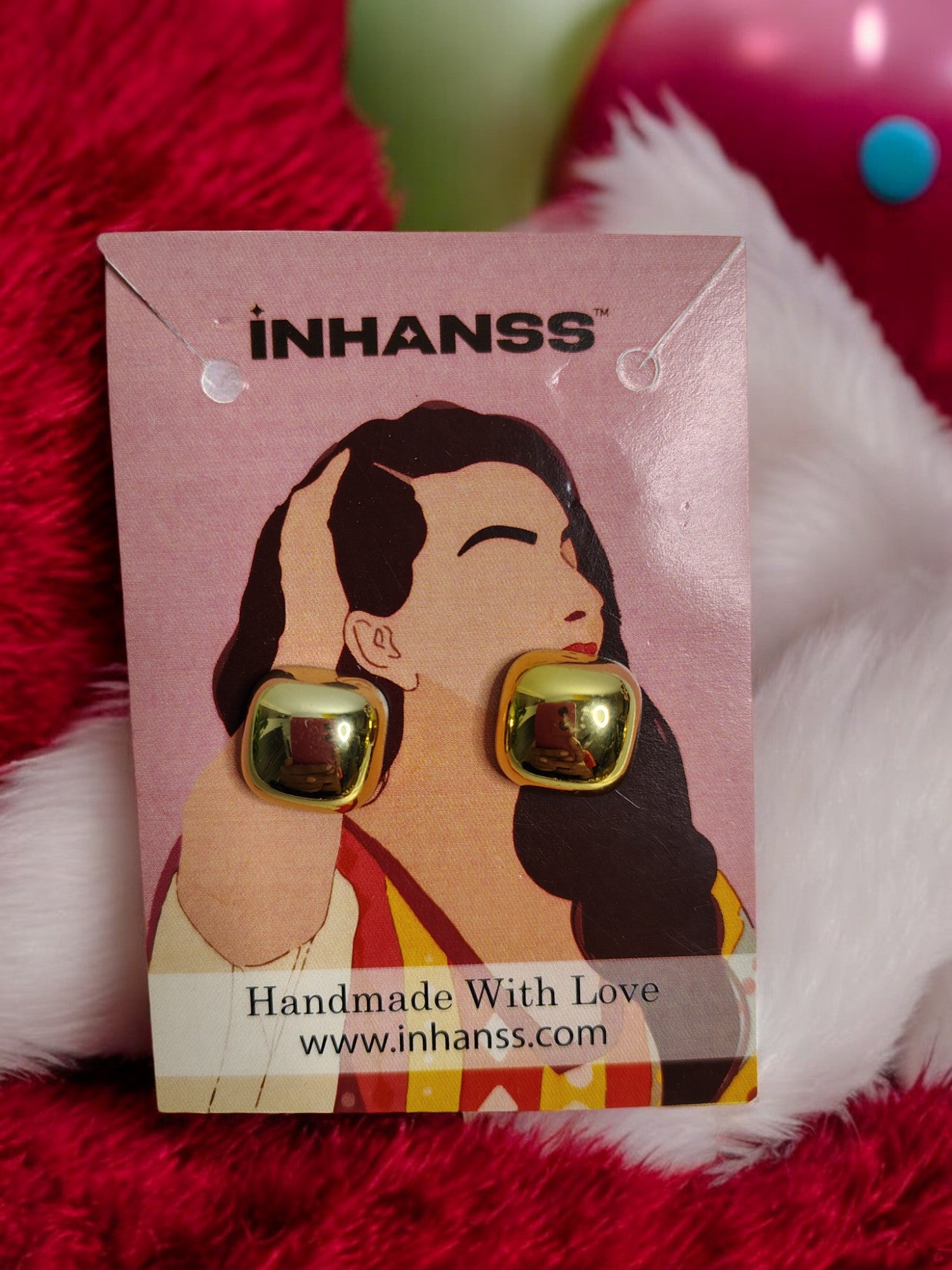 Gold-Toned Earring Hamper by INHANSS