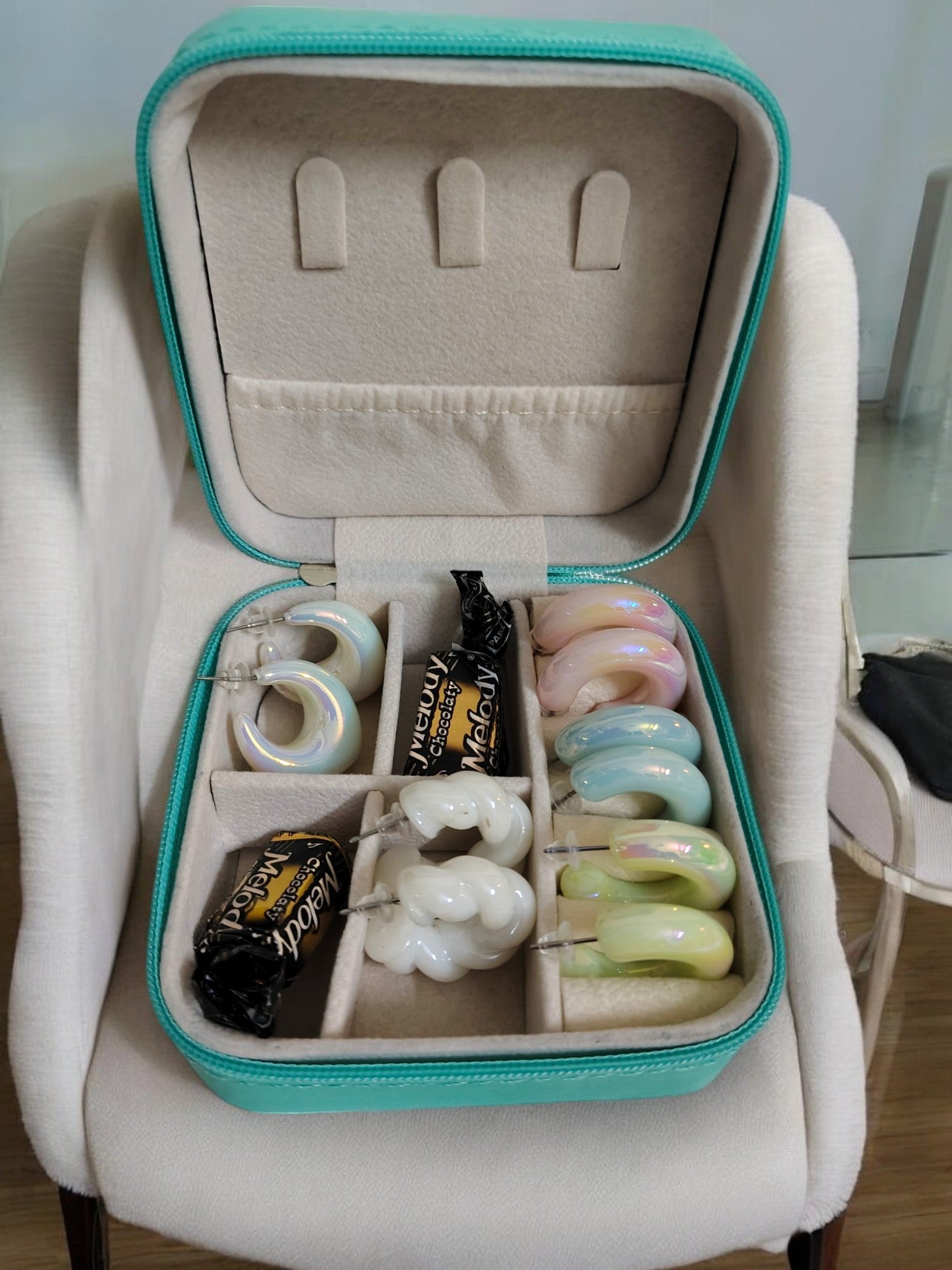 Chroma Bliss Earrings Hamper With Travel Friendly Jewellery Organizer